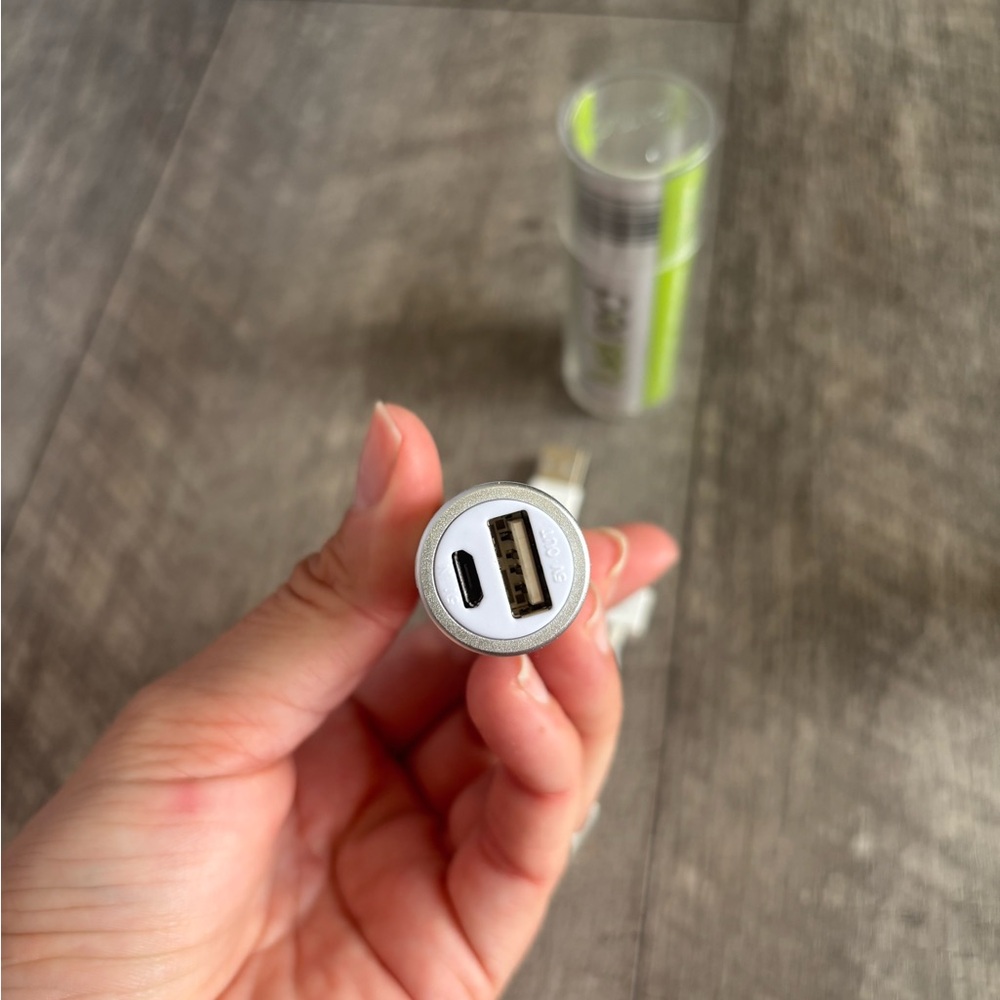 White Portable Charger Set - Picture 5 of 6